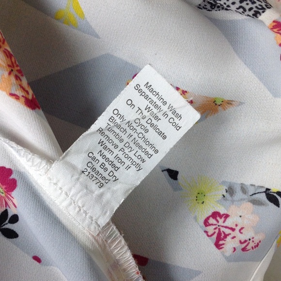 CAbi Geometric Print Sleeveless Tunic - Picture 6 of 6